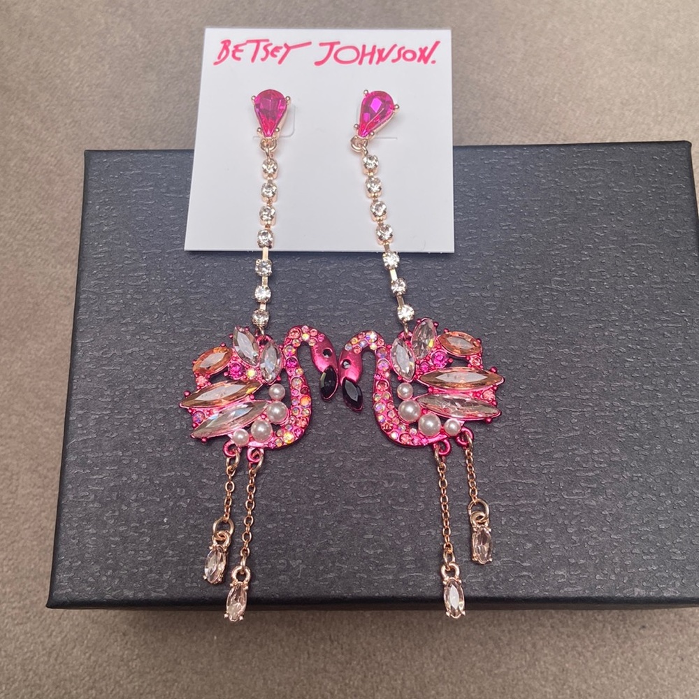 Betsey Johnson flamingo dangle earrings NEW
